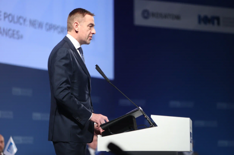 Виктор Евтухов зачитал приветственный адрес заместителя председателя Правительства РФ, Министра промышлености и торговли РФ Дениса Мантурова