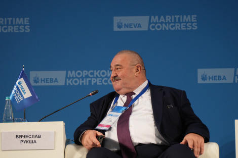 Вячеслав Владимирович Рукша выступил на стратегической сессии «Северный морской путь: продолжение движения сквозь льды» и ответил на вопросы корреспондентов. 